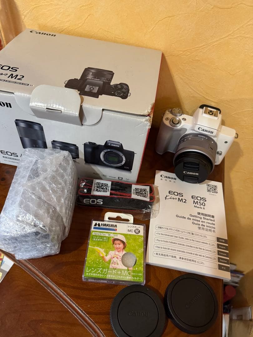 Canon EOS Kiss M2 本体と付属品