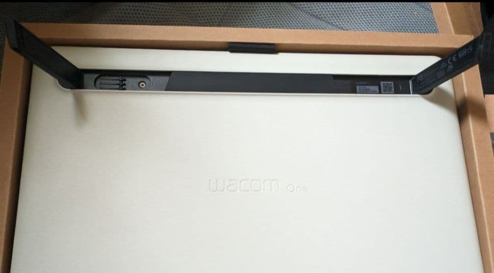 wacom one 13.3本体セット DTC133W0D 市販対応専用ペン付