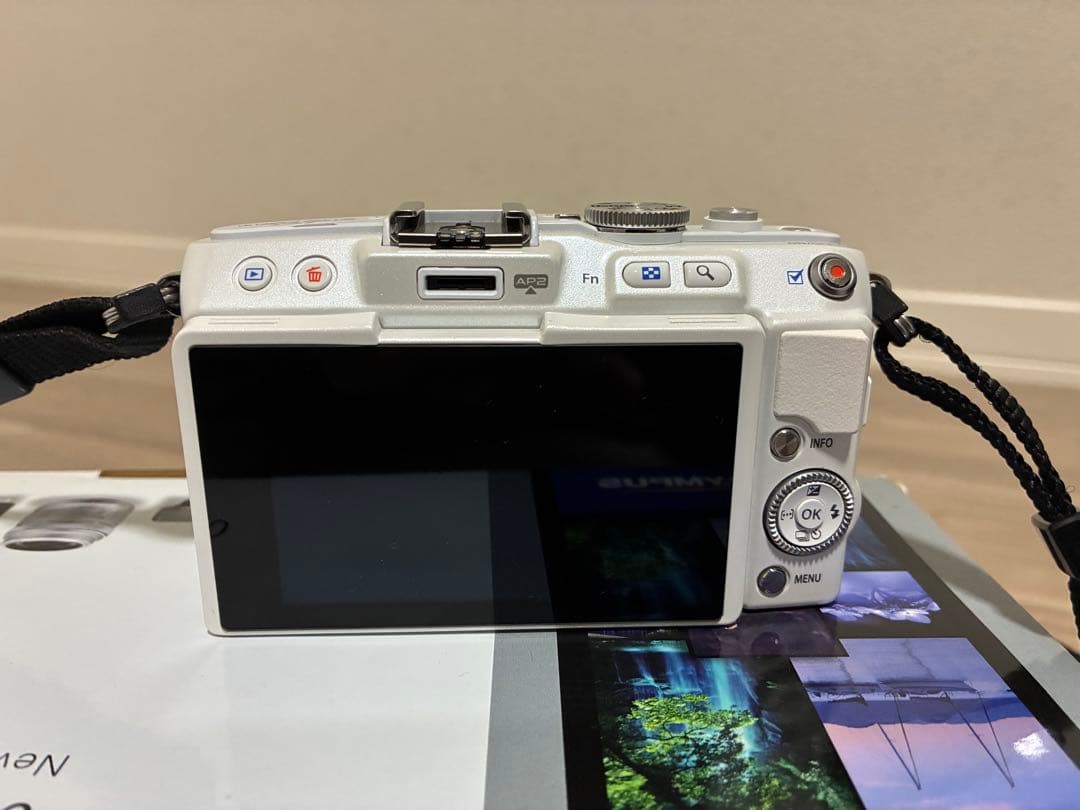 マカロン) OLYMPUS PEN Lite E-PL6 オリンパスペン