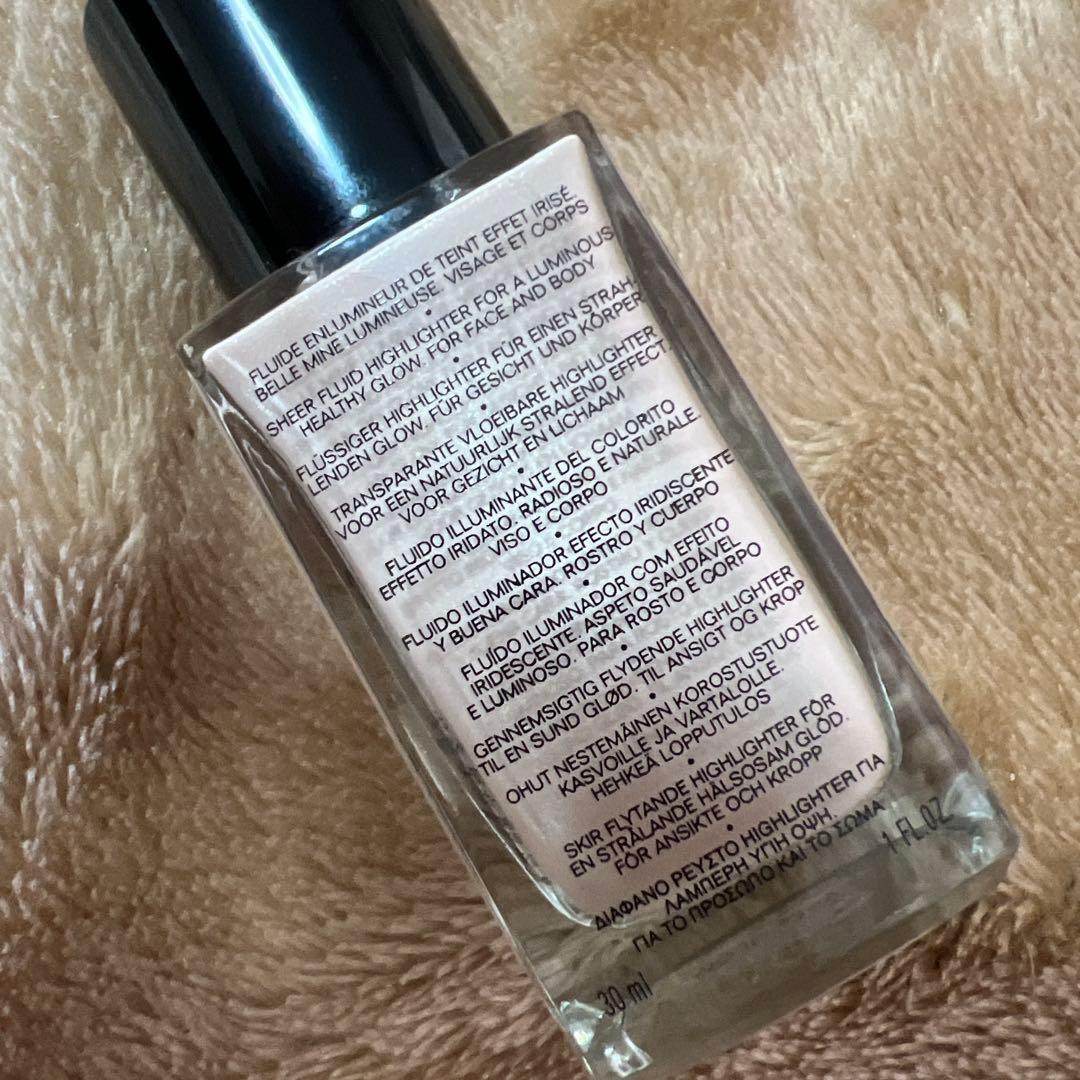 CHANELレベージュヘルシーグローシアーイルミネーションフルイドパーリーグロウ