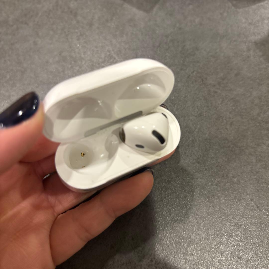 AirPods4 本体 片方のみ 右 ケース付き
