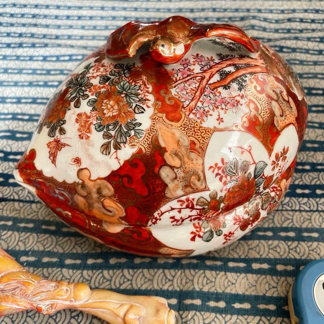 蝙蝠　桃　時代九谷焼 金彩細密描 桃型蓋物（共箱付）吉祥蝙蝠文 再興九谷の面影