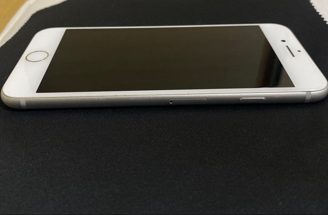 【SIMフリー】iPhone 8 64GB 白 背面割れ ジャンク 動作良好