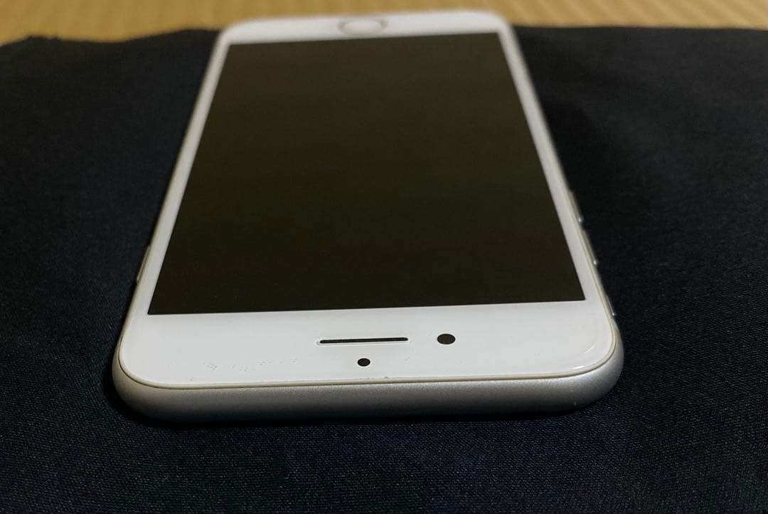 【SIMフリー】iPhone 8 64GB 白 背面割れ ジャンク 動作良好