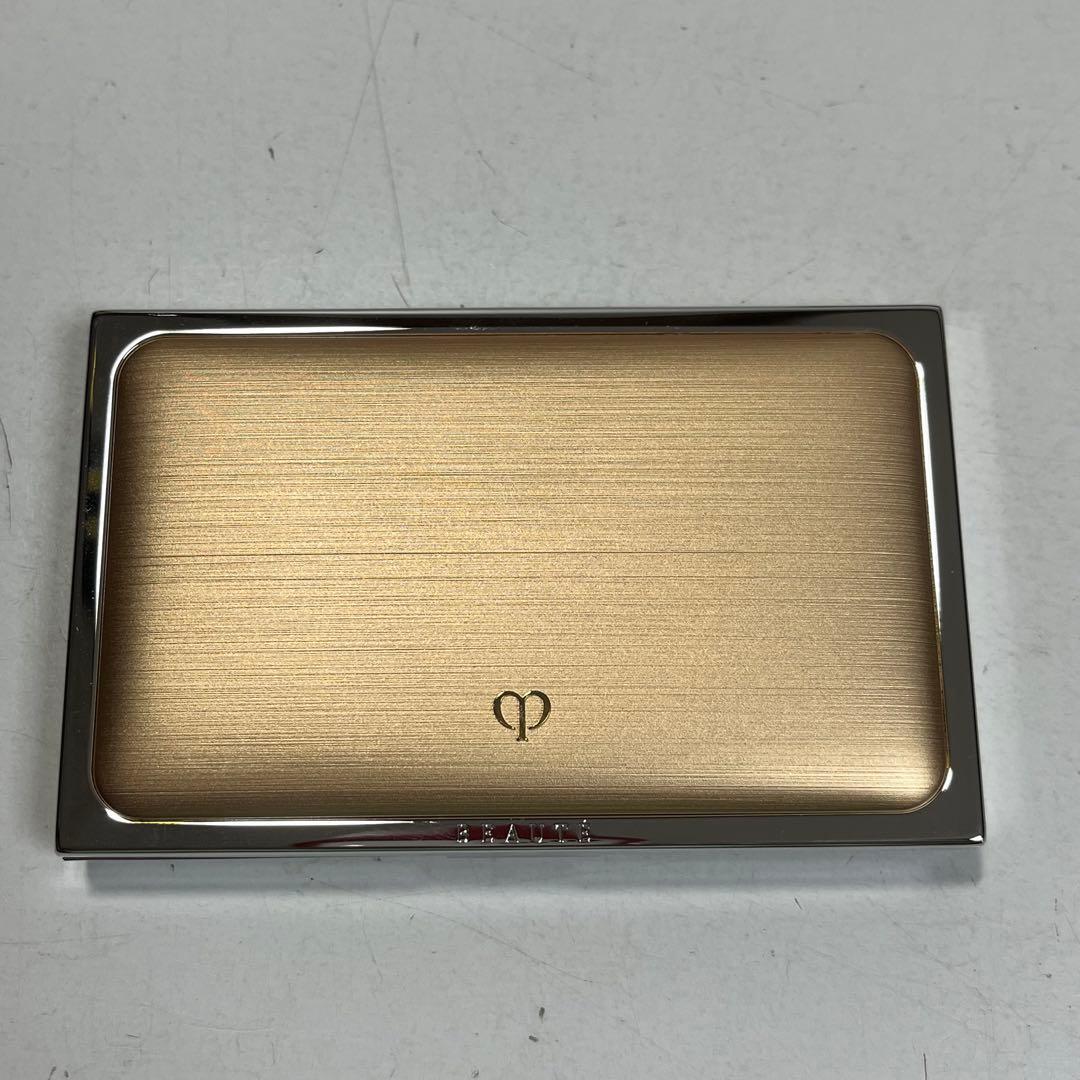 ◇M657【未使用】clé de peauファンデーションケース定価15000円
