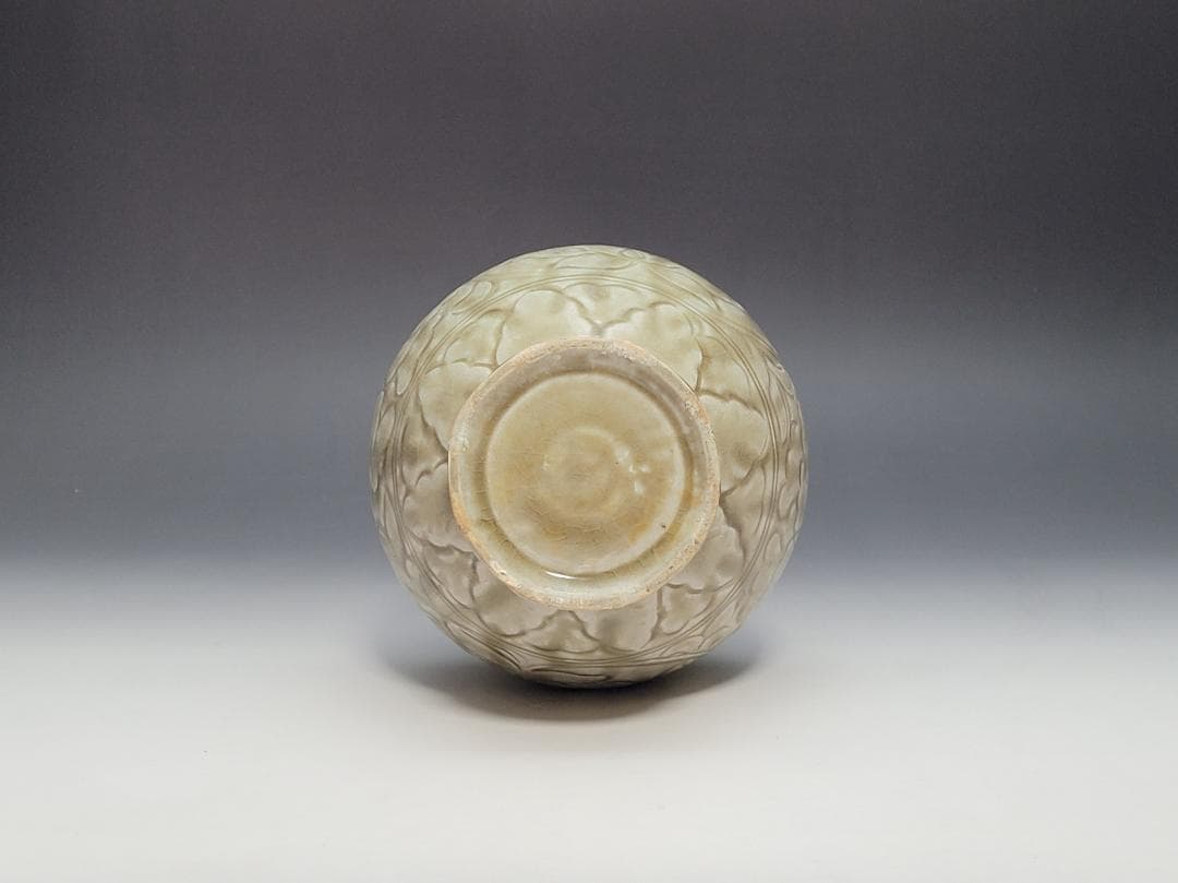 青磁 陰刻花紋 花瓶 宋元時代 高さ約22.8cm