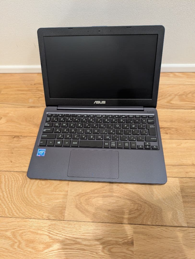 ASUS ノートPC E203MA