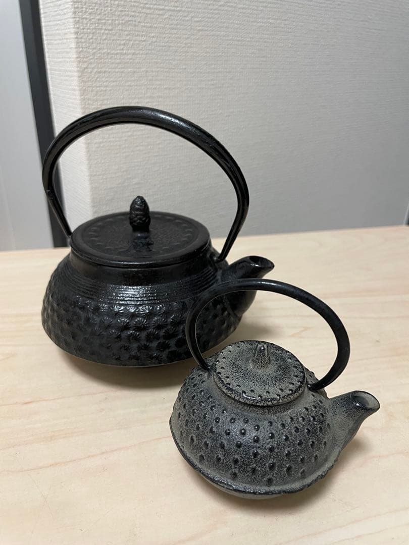 昭和レトロな南部鉄器　古鉄瓶菊紋松笠摘　骨董品 鋳鉄製鉄瓶セット