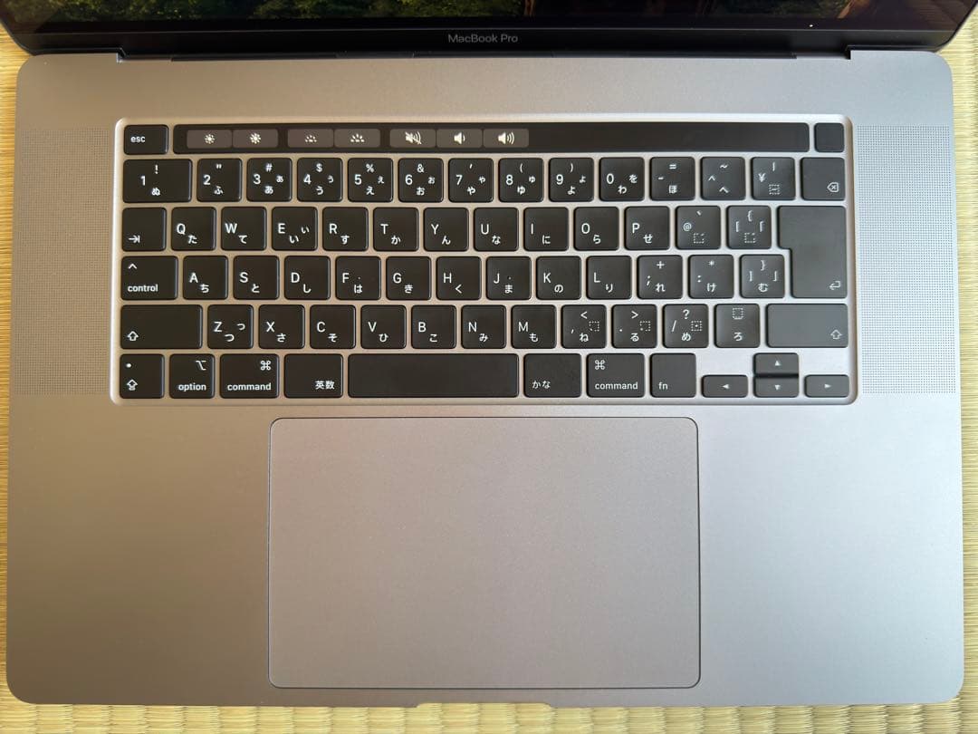 MacBook Pro i9 2019 美品 充放電回数：18回