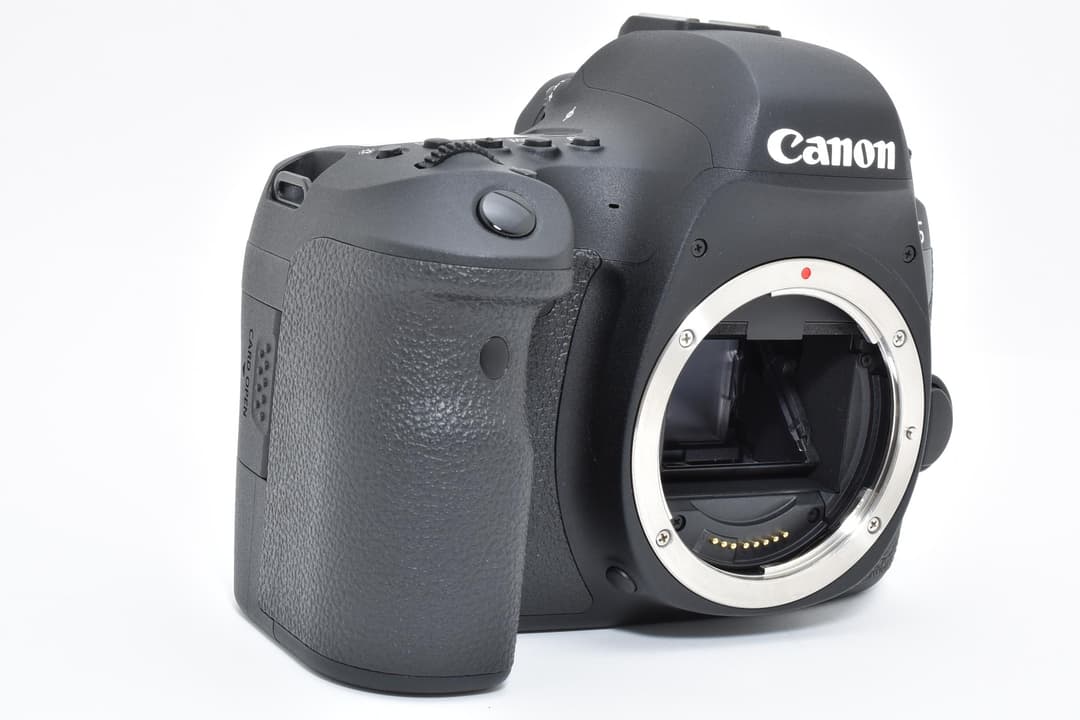 ■ほぼ新品■ キャノン EOS 6D Mark II #D136