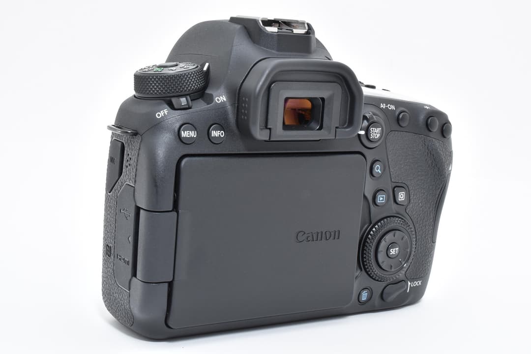 ■ほぼ新品■ キャノン EOS 6D Mark II #D136