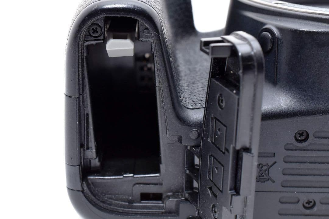 超美品✨シリーズ最新機種✨Canon Eos KissX10i✨トリプルレンズ