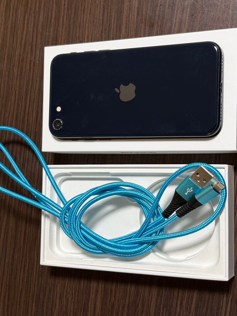 Apple iPhone SE 本体 64GB