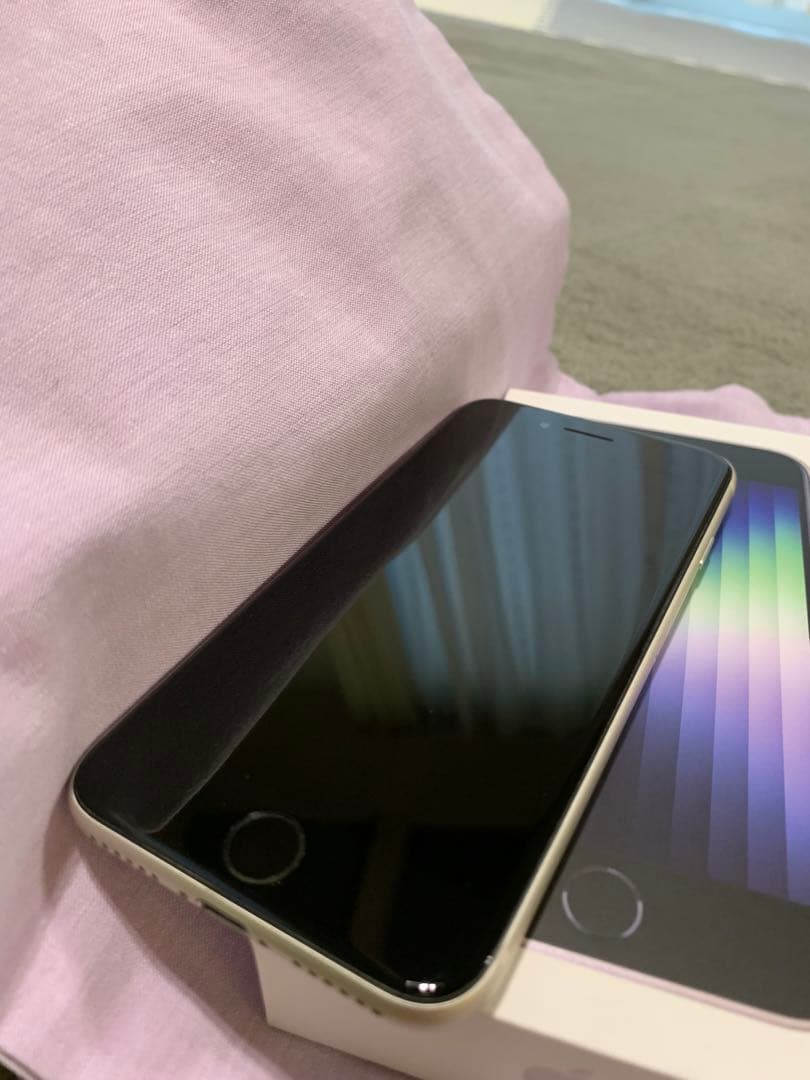 iPhone SE (第3世代) 128GBスターライト