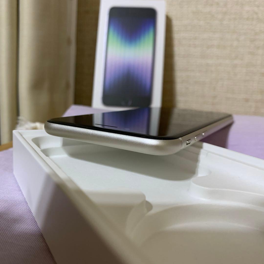 iPhone SE (第3世代) 128GBスターライト