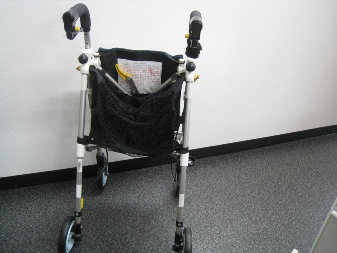 ヘルシーワン・ライト カラフルG 象印ベビー 花柄 歩行器　①