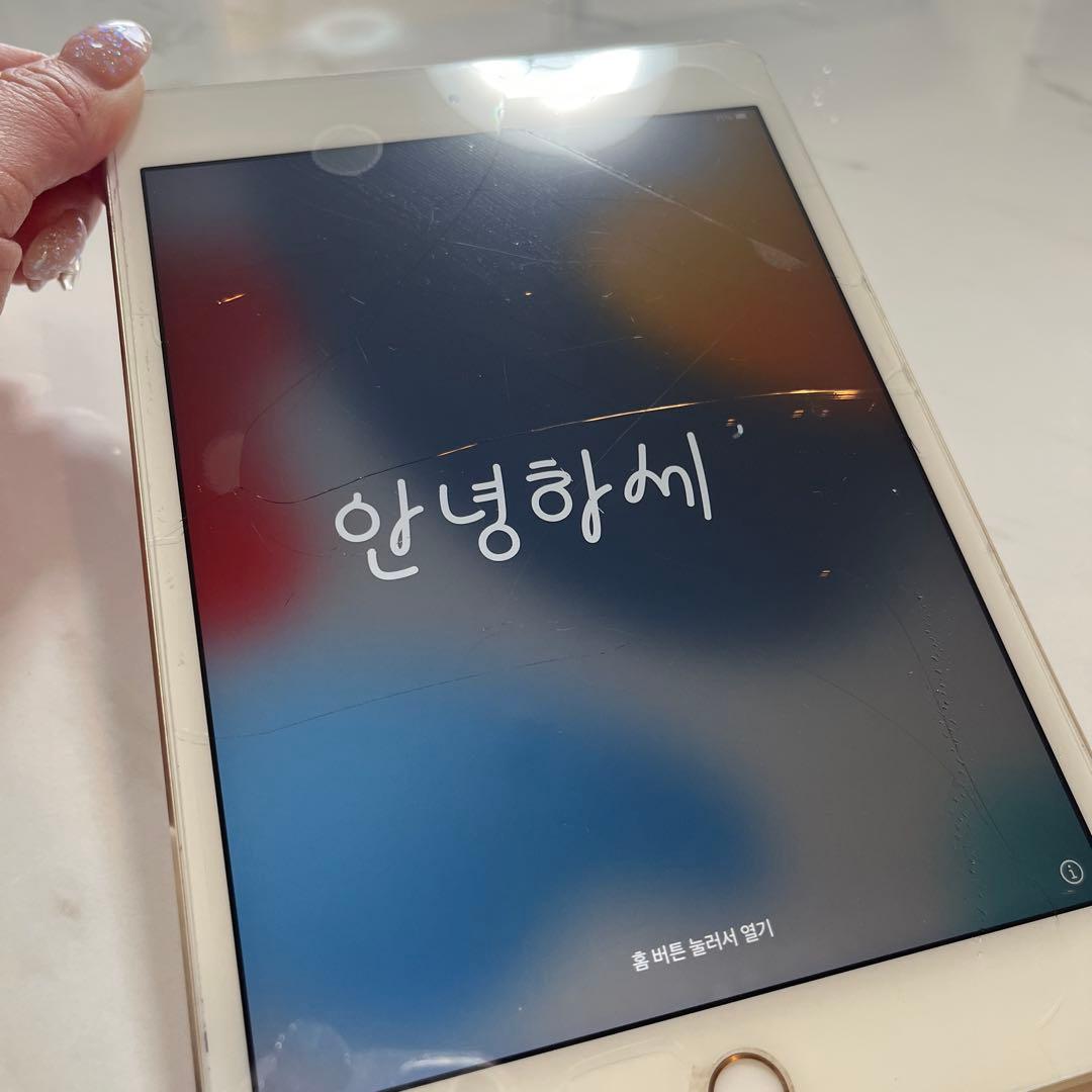 iPad本体 ホワイト ひび割れあり　128G