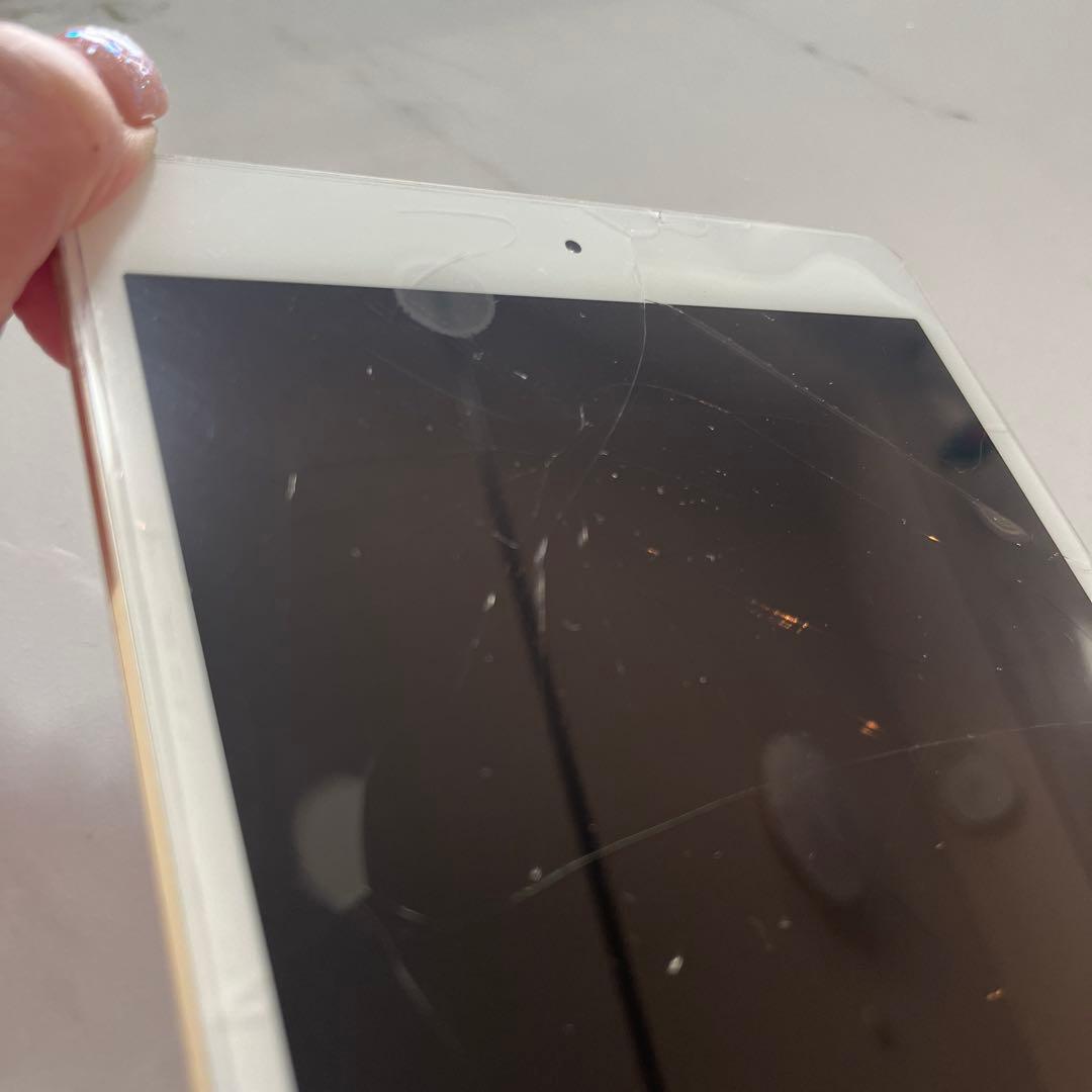 iPad本体 ホワイト ひび割れあり　128G