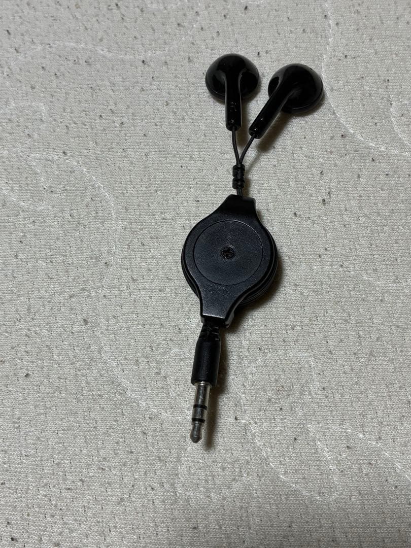 リトラクタブル黒有線イヤホン