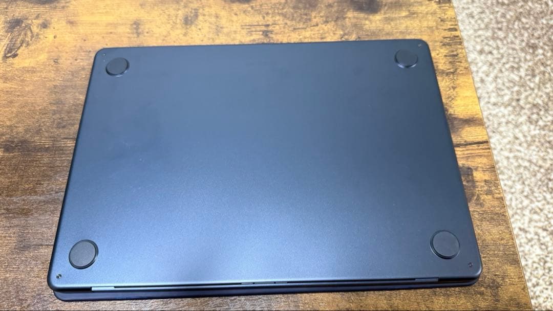 MacBook Air M2 8GB256GB UK配列 訳あり縦線