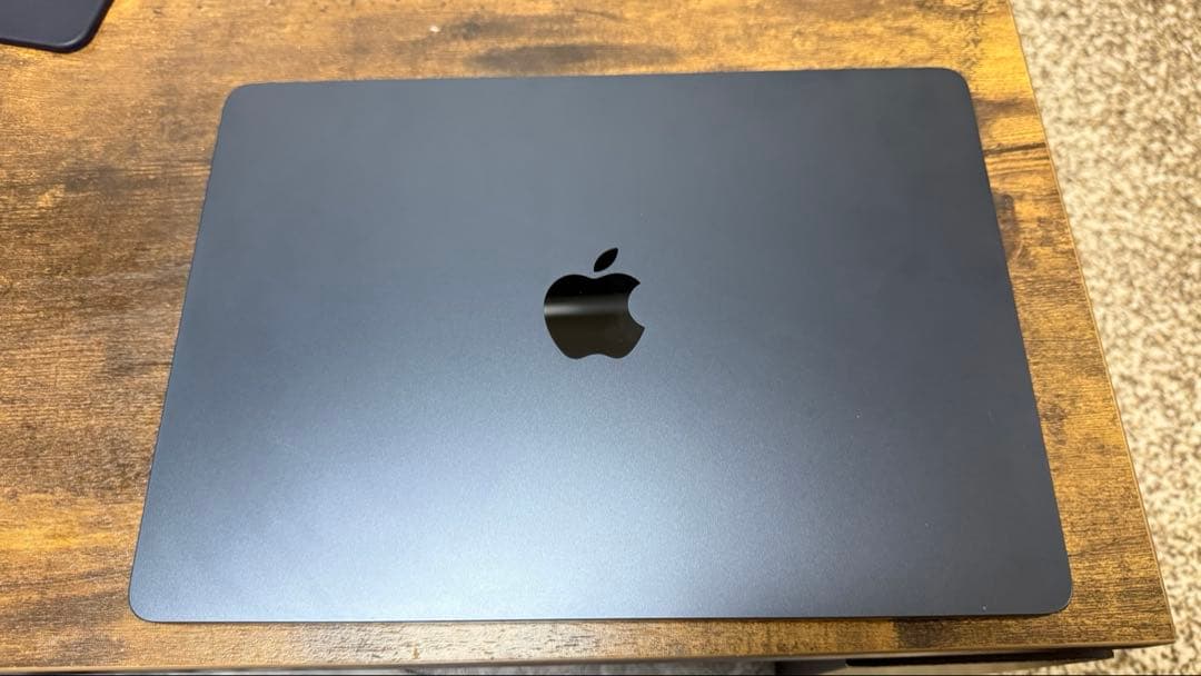 MacBook Air M2 8GB256GB UK配列 訳あり縦線
