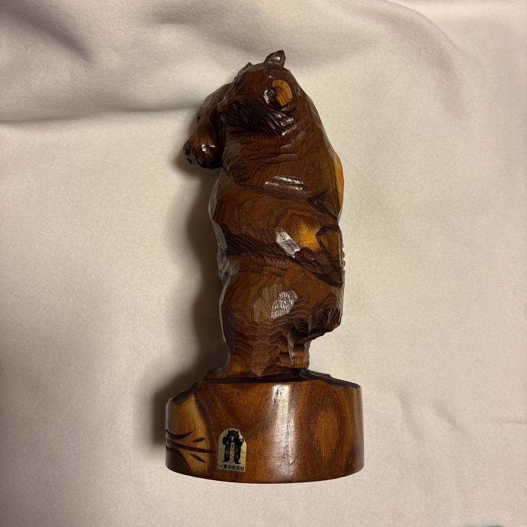 子守りクマ彫刻