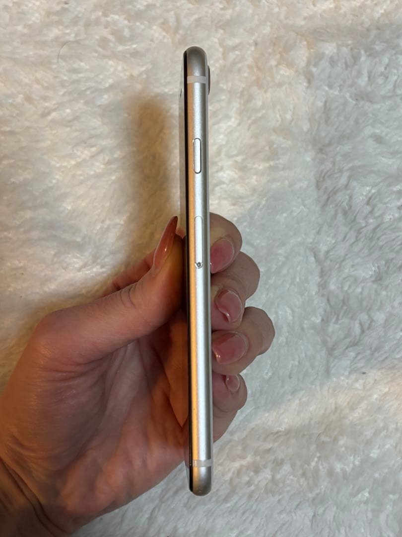 ★ひー★【美品】iPhone SE 第3世代 64GB
