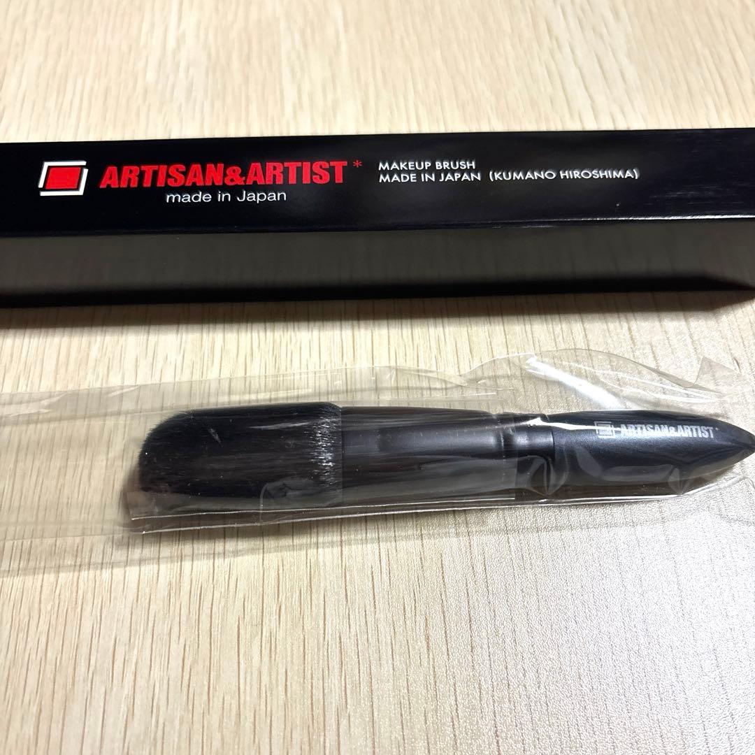 アルティザン＆アーティスト　チークブラシ　フェイスブラシ　新品　持ち歩き
