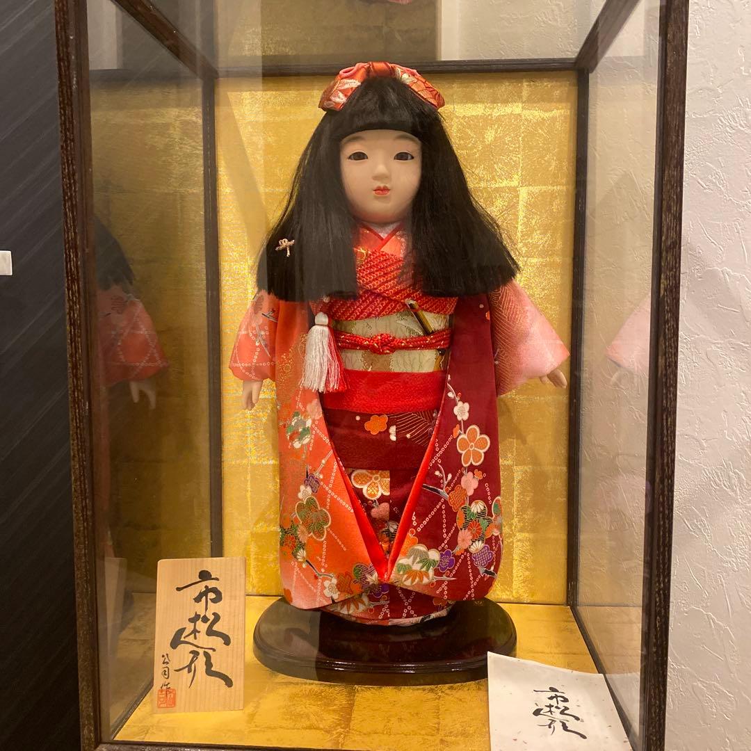 【現状品】公司作 市松人形 赤系着物 花柄 黒髪 全長約45㎝　ガラスケース入り