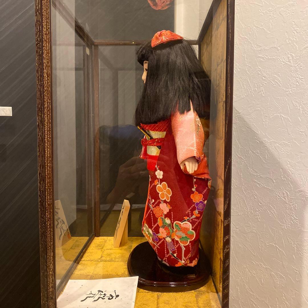 【現状品】公司作 市松人形 赤系着物 花柄 黒髪 全長約45㎝　ガラスケース入り