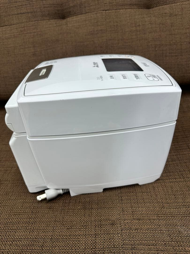 〒三菱IHジャー 炊飯器　 NJ-VEB10　炭炊釜　5.5合炊き　2022年製
