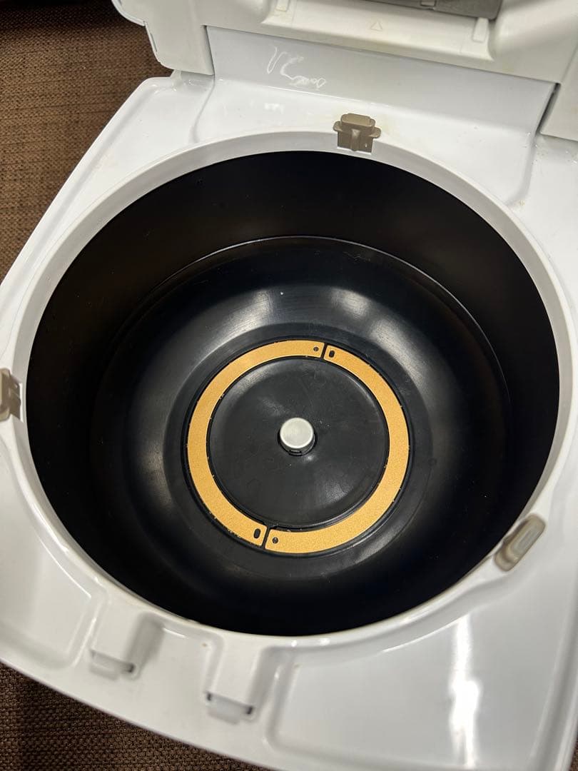〒三菱IHジャー 炊飯器　 NJ-VEB10　炭炊釜　5.5合炊き　2022年製