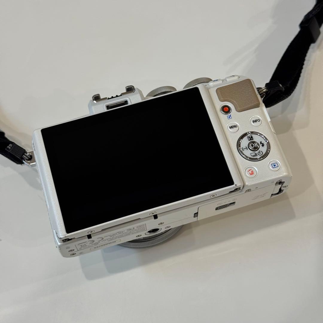 OLYMPUS PEN Lite E-PL7 EZダブルズームキット