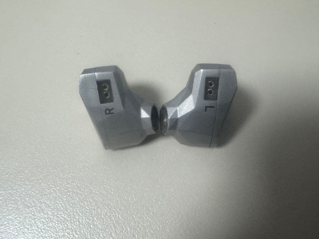水月雨 Kadenz 有線イヤホン 本体と付属品 MOONDROP