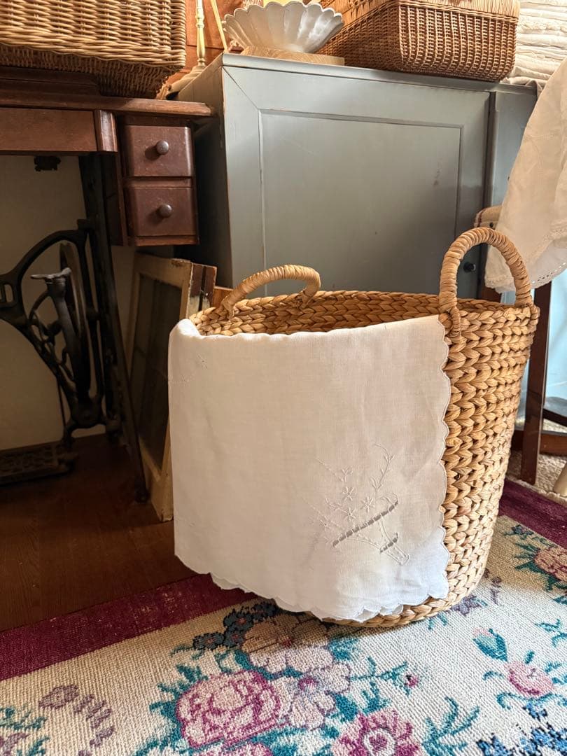 フランスアンティークஐ⋆*淡いブルーの花柄刺繍クロス