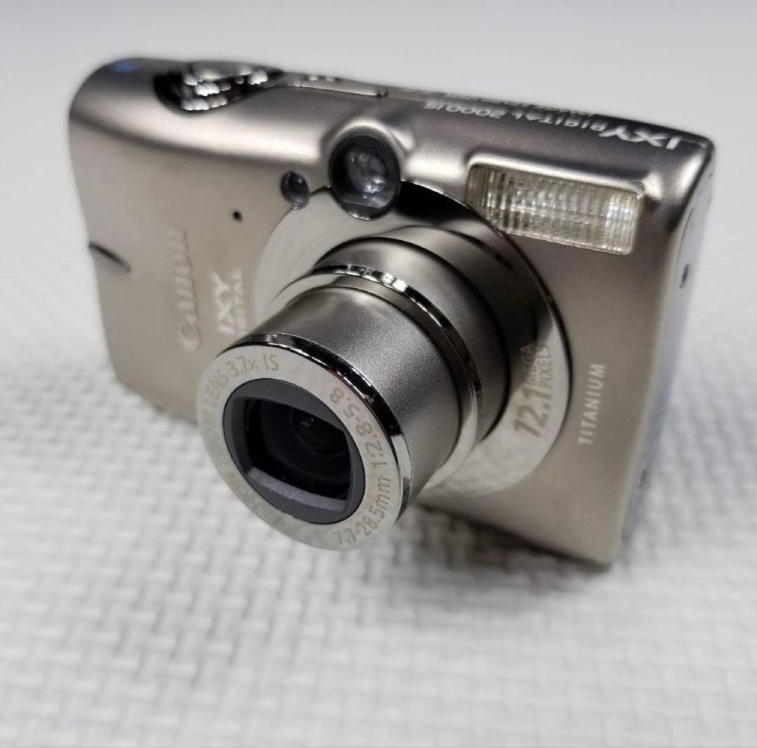 Canon IXY DIGITAL 2000 IS 本体と付属品