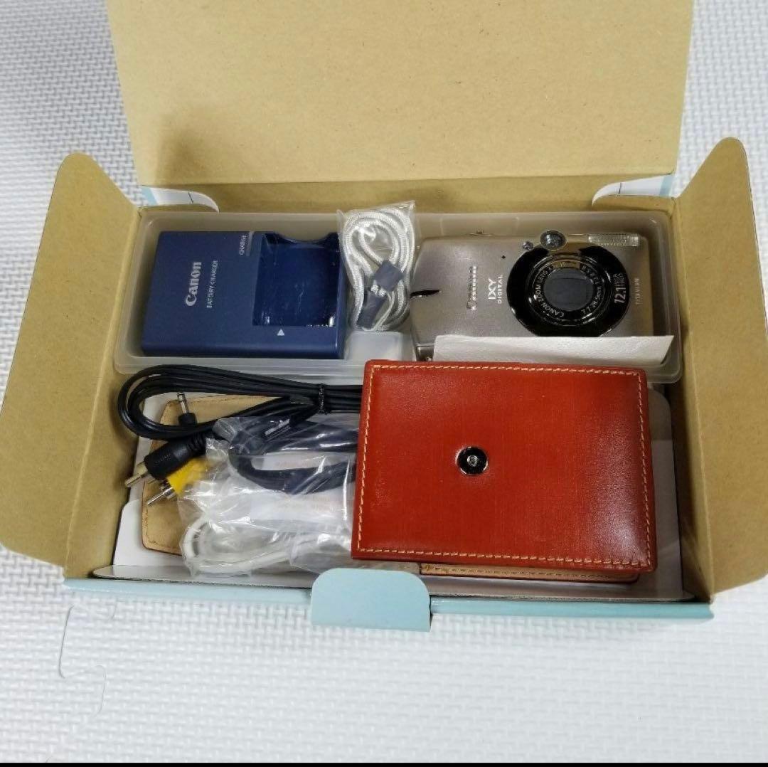 Canon IXY DIGITAL 2000 IS 本体と付属品