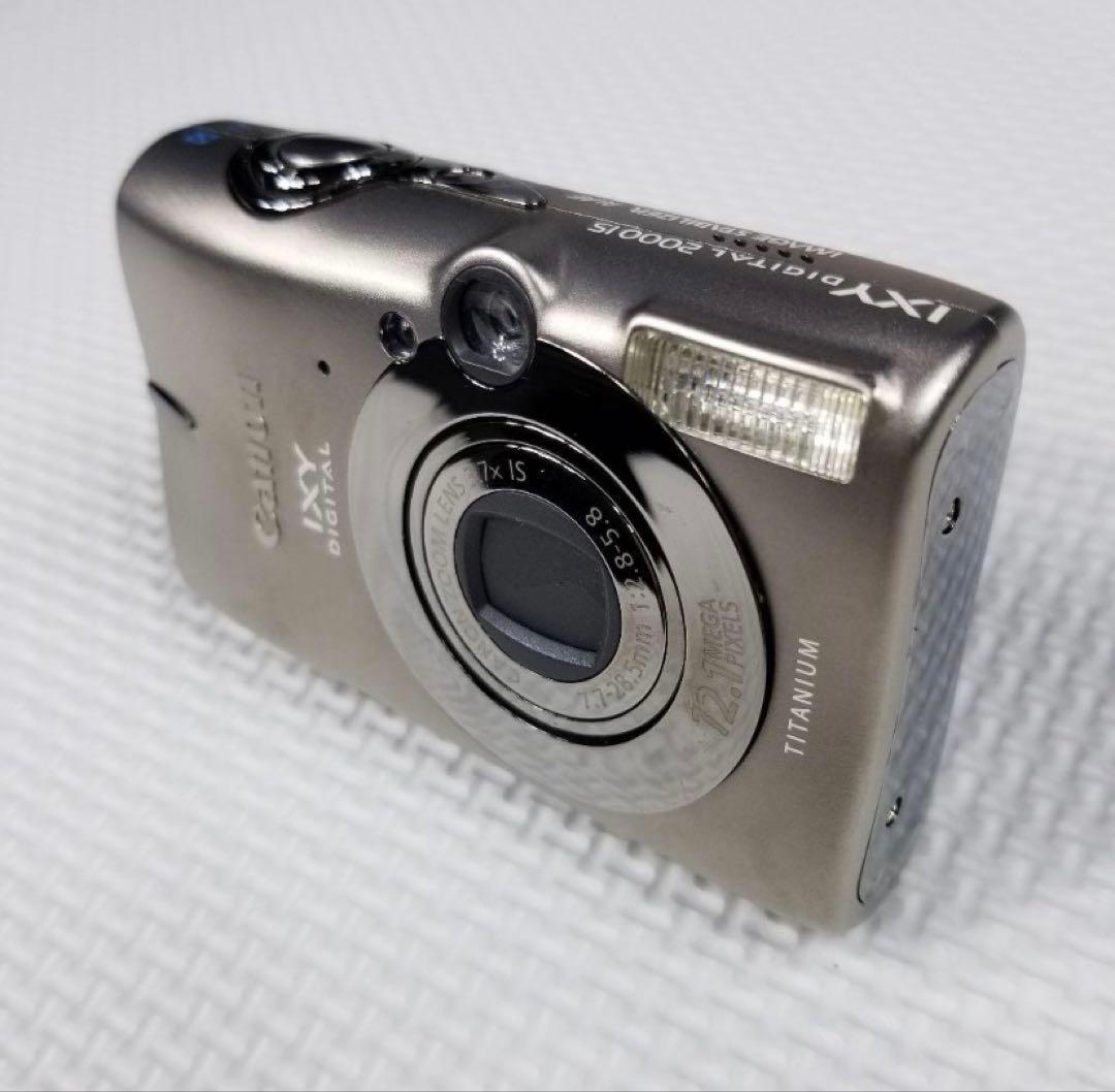 Canon IXY DIGITAL 2000 IS 本体と付属品