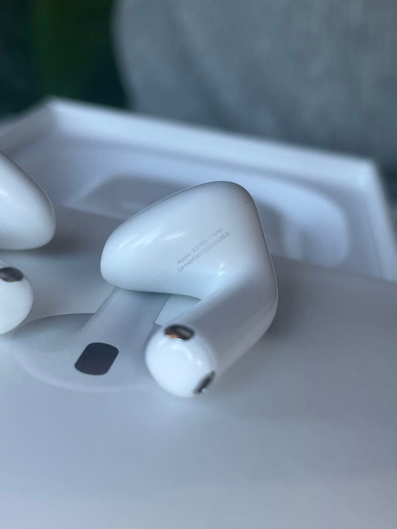 Apple AirPods 4 (ANC) 【右耳訳あり】