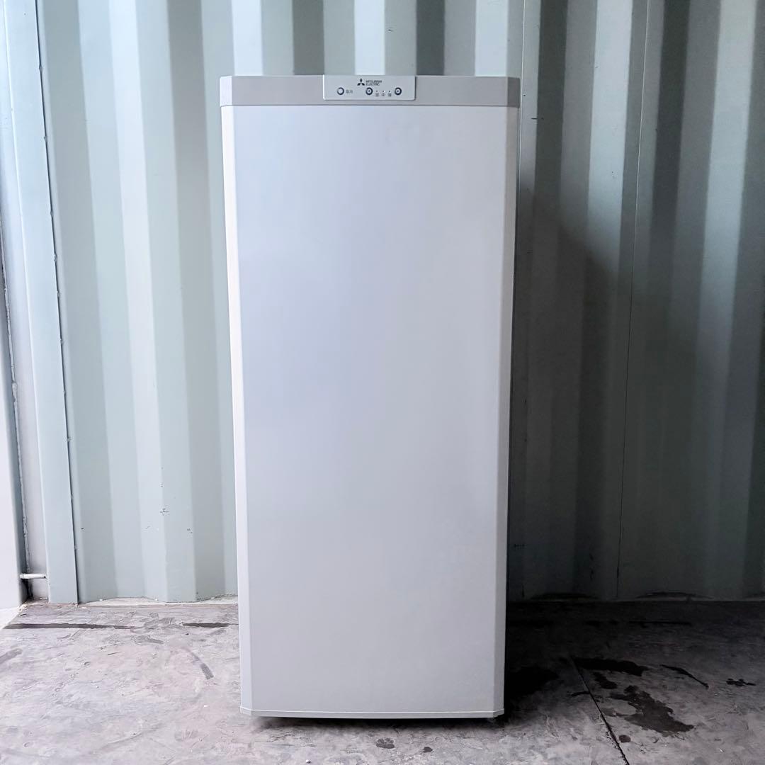 運搬取付無料！シルバー純正三菱自動霜取フラットなスタイリッシュ冷凍庫！完動美品！