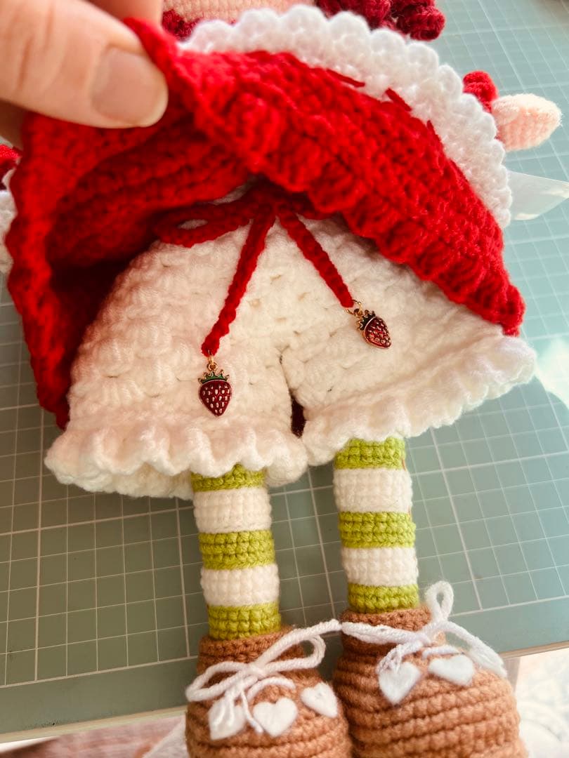 ストロベリーショートケーキ かぎ針編みハンドメイドセット人＋小物付き・限定セット