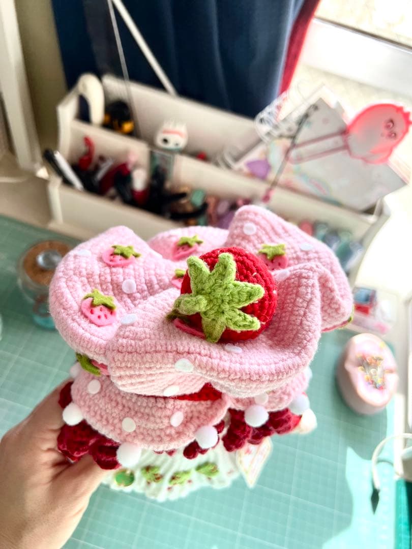 ストロベリーショートケーキ かぎ針編みハンドメイドセット人＋小物付き・限定セット