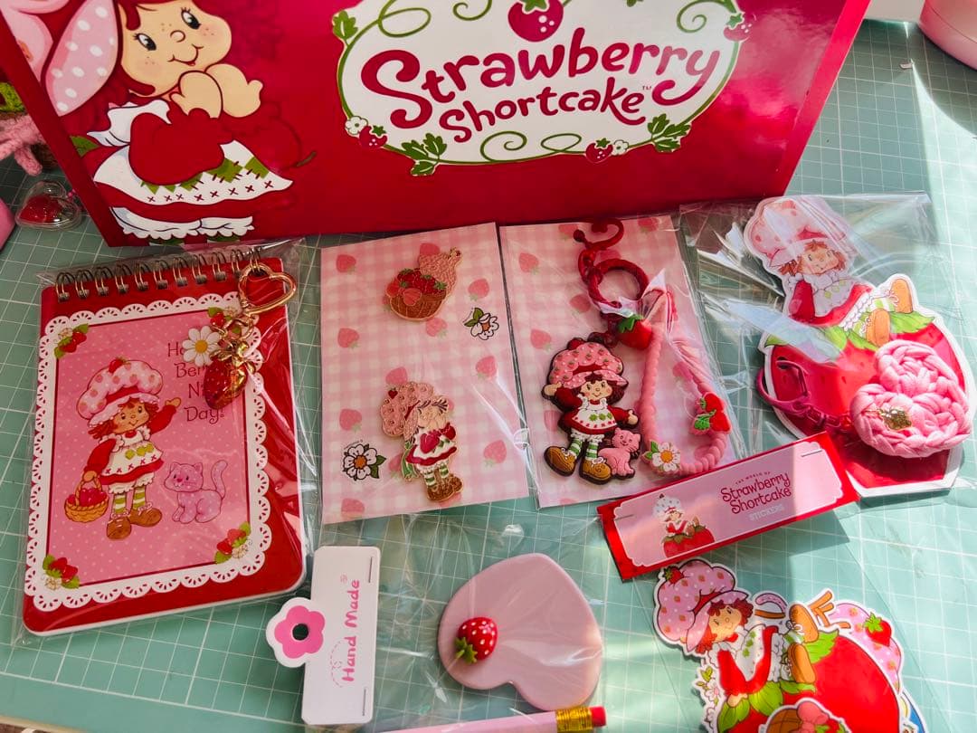 ストロベリーショートケーキ かぎ針編みハンドメイドセット人＋小物付き・限定セット