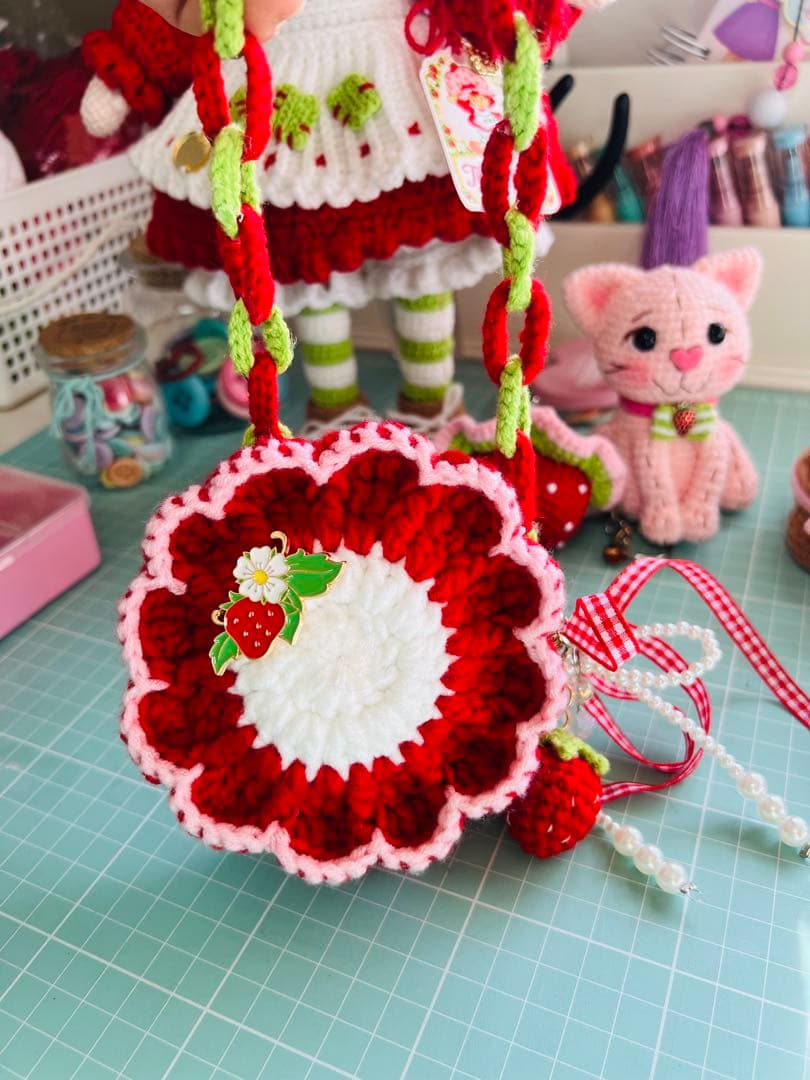 ストロベリーショートケーキ かぎ針編みハンドメイドセット人＋小物付き・限定セット