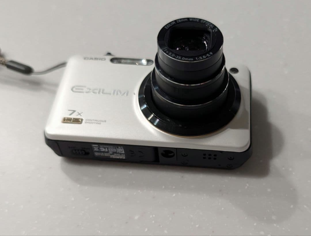 CASIO EXILIM 7倍ズーム デジタルカメラ