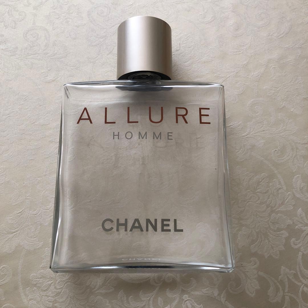 CHANEL店舗ディスプレイ特大瓶