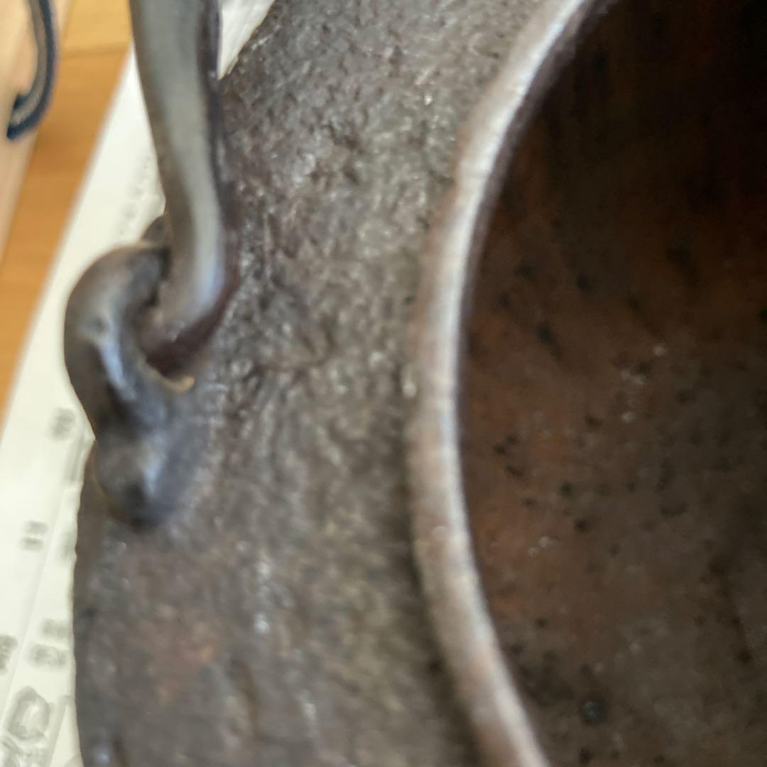 鉄製黒鉄瓶 木箱付き　胴回り直径約１５ｃｍ　高さ持ち手含めて約２０ｃｍ