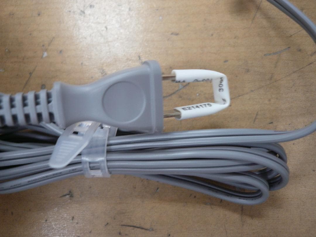 箱はボロボロです　未使用TOSHIBA 　空気清浄機　 CAF-Ｎ35　値引不可