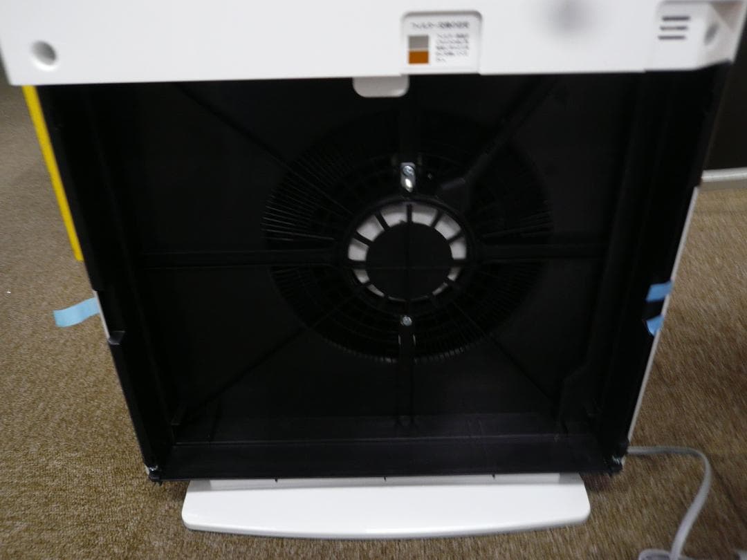 箱はボロボロです　未使用TOSHIBA 　空気清浄機　 CAF-Ｎ35　値引不可