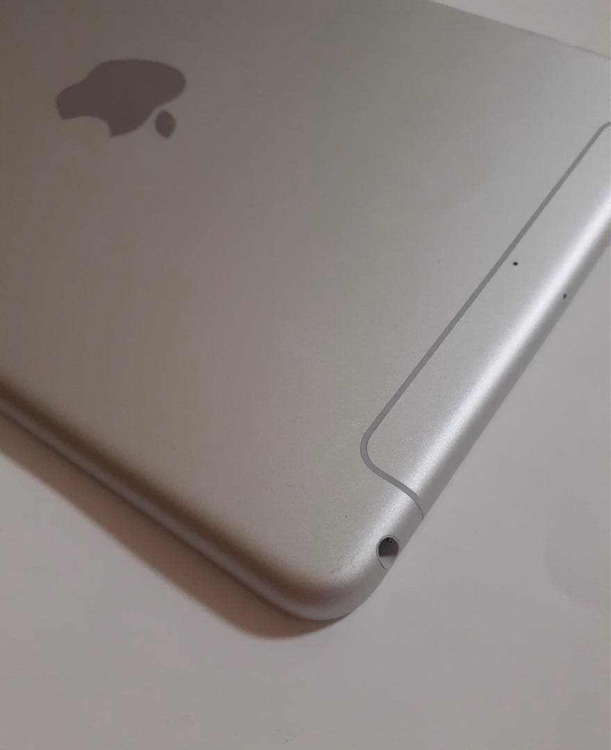 iPad mini5 64GB Wi-Fi + cellular シルバー